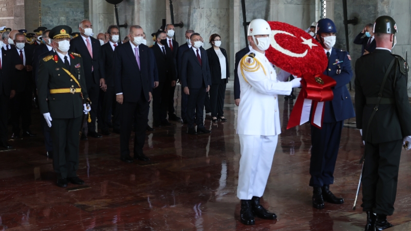 Cumhurbaşkanı Erdoğan başkanlığındaki devlet erkanı, Anıtkabir'i ziyaret etti