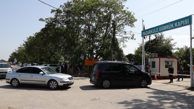 Kapıkule'deki yoğunluk nedeniyle dönüşteki gurbetçiler diğer sınır kapılarına yöneliyor