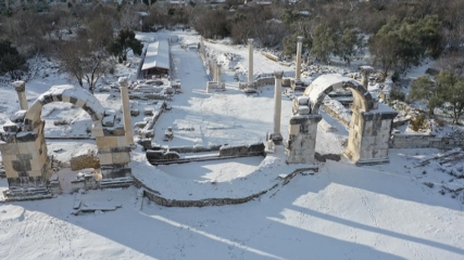 Stratonikeia ve Lagina Antik kentleri beyaz örtüyle kaplandı