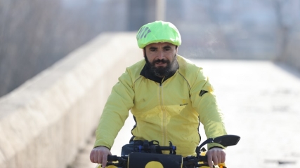 Camileri tanıtmak için Almanya'dan Türkiye'ye bisikletle geldi