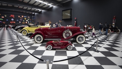 Torbalı 'Türkiye'nin en kapsamlı otomobil müzesi'ne ev sahipliği yapıyor