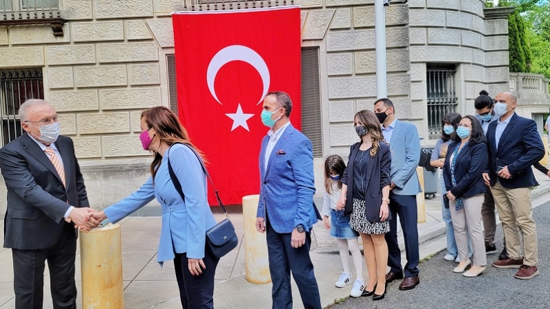 Türkiye'nin Washington Büyükelçisi Mercan, vatandaşlarla bayramlaştı