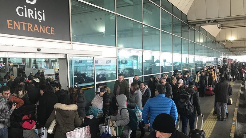 Atatürk Havalimanında yılbaşı dönüşü yoğunluğu