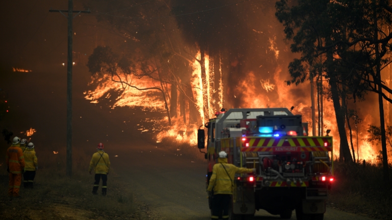 Avustralya'daki yangınlar nedeniyle üç eyalette daha alarm verildi