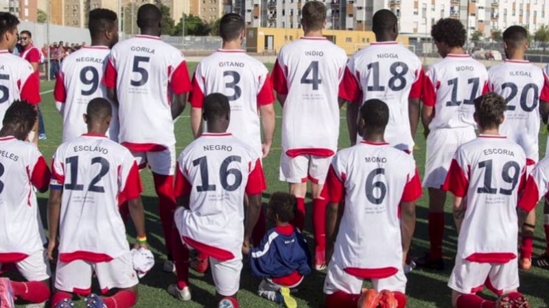 Futbolculardan ırkçılığa karşı ilginç tepki