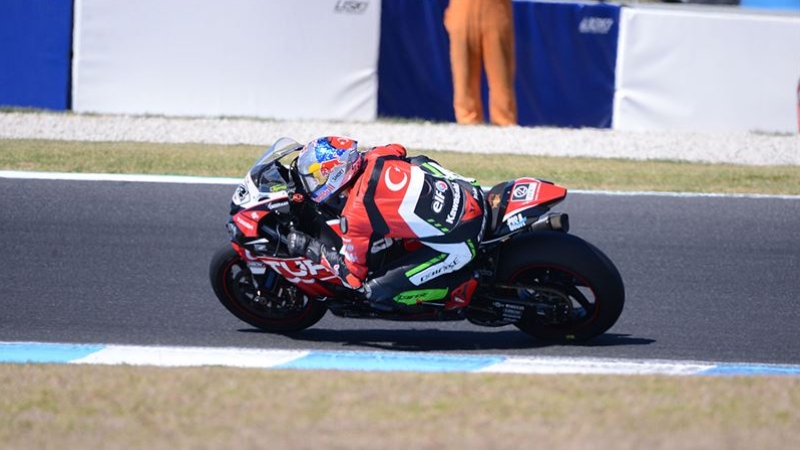 Milli motosikletçi Razgatlıoğlu İspanya'da 6. oldu