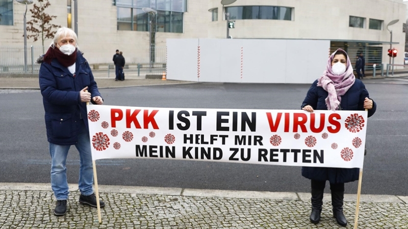 Almanya'da terör örgütü PKK tarafından kızı kaçırılan anne eylemine tekrar başladı