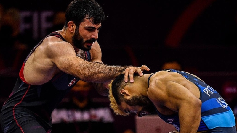 Milli güreşçi Fatih Cengiz, Tokyo Olimpiyatları Dünya Elemeleri'nde yarı finale yükseldi