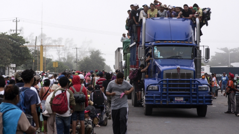 Göçmen konvoyu Amerikan sınırına ulaştı