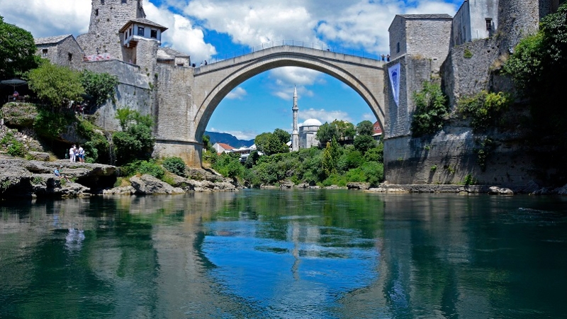 Tarihi Mostar Köprüsü'nün yeniden açılışının 16. yılı