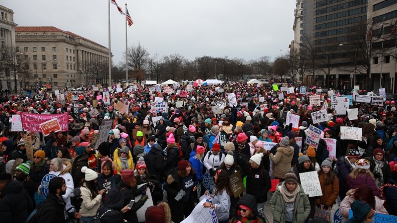 ABD'de Trump karşıtı binlerce kadın yürüdü