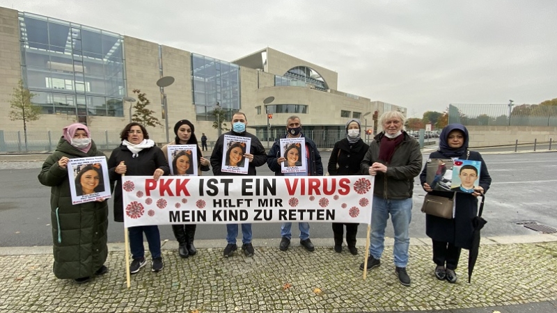 Almanya'da kızı PKK tarafından kaçırılan annenin eylemi sürüyor