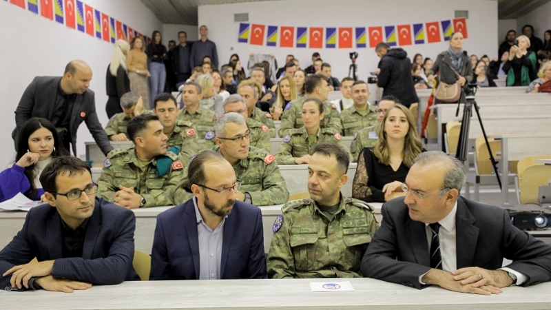 Türk askeri Bosna Hersek'te bir lisenin dershanesini yeniledi