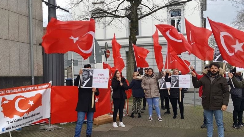 Almanya'da Paksoy'un  polis kurşunuyla yaşamını yitirmesi protesto edildi