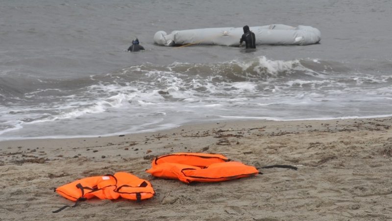 Akdeniz'de göçmenlerin bulunduğu bot battı: 12 ölü