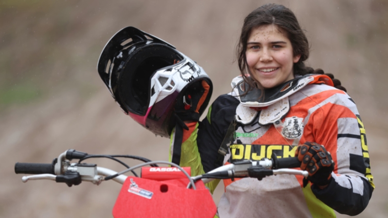 Motokrosçu Irmak Yıldırım, dünya şampiyonasında Türkiye'yi temsil eden ilk kadın olacak