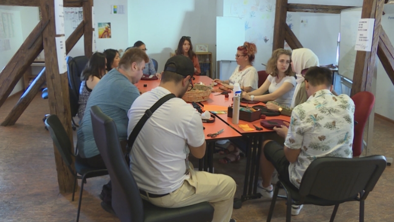 Genç Gönüllüler Derneği Bosna Hersek'te yüzleri güldürüyor