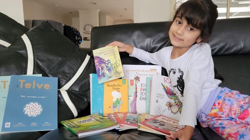 Avustralya'daki ilkokul öğrencisi Nisa Metin'in Türkçe sevgisi karşılık buldu