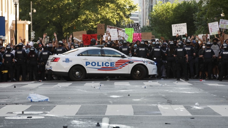 ABD'de siyahi Floyd'un ölümü üzerine başlayan protestolar pazar günü de sürdü