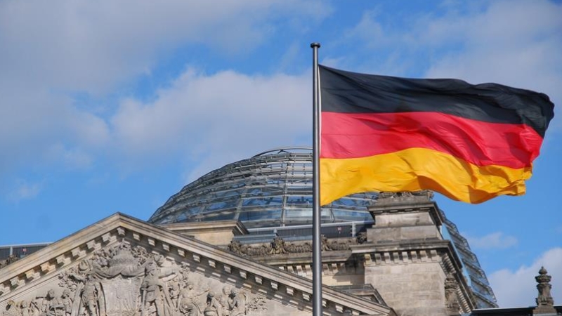 Almanların yarısından fazlası demokrasinin tehlikede olduğuna inanıyor