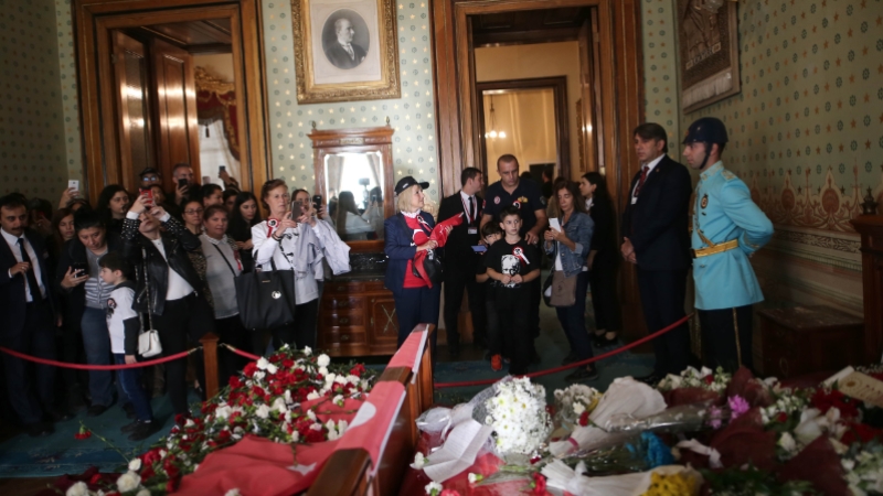Dolmabahçe'yi 10 Kasım'da ziyaret edenlerin sayısı açıklandı