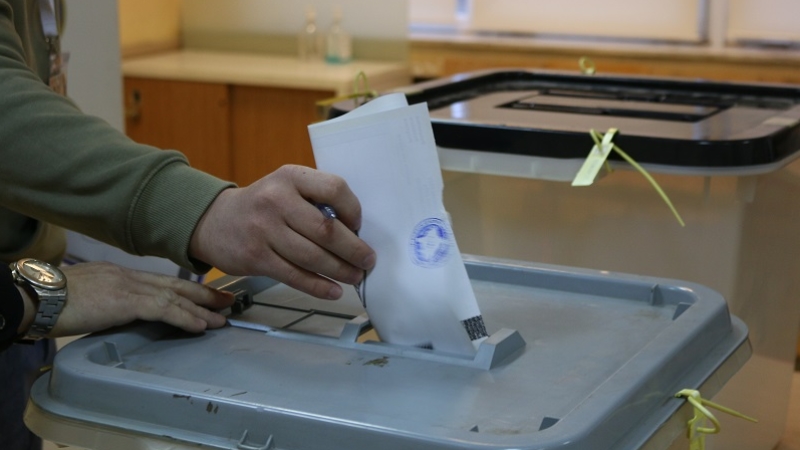 Kosova'da halk, yerel seçimlerin ikinci turu için sandık başında