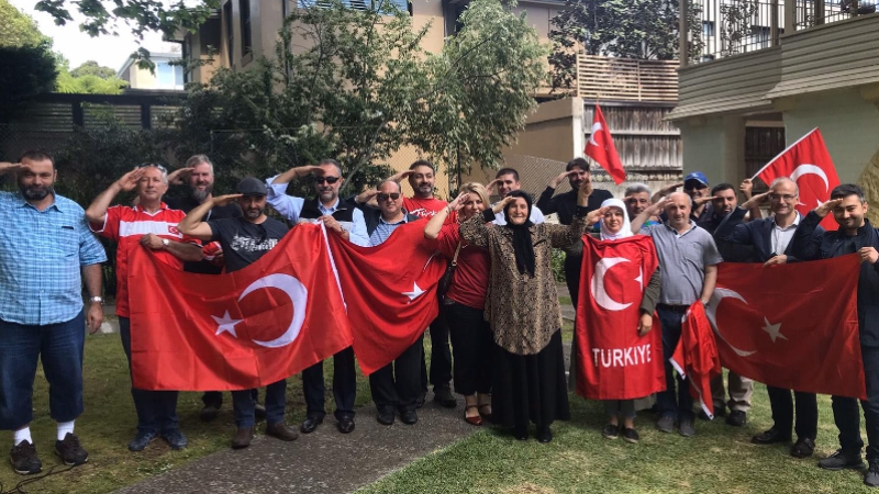 Avustralyalı Türklerden Mehmetçik'e asker selamı