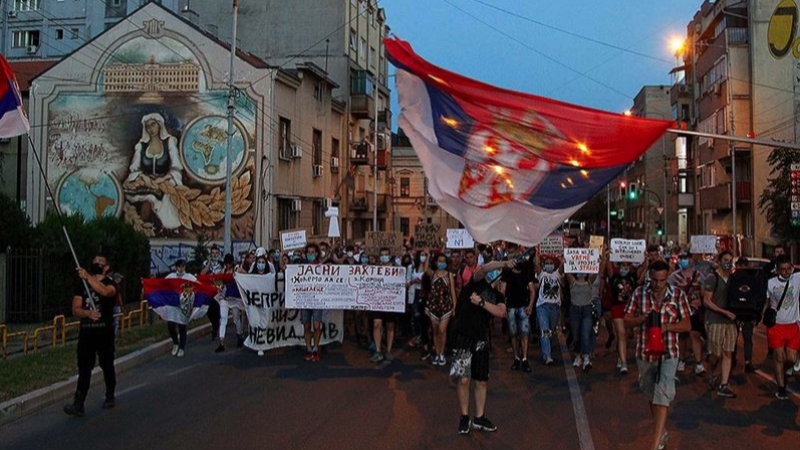 Sırbistan geneline yayılan hükümet karşıtı protestolar 5 gündür devam ediyor