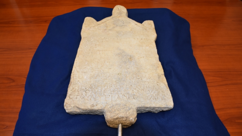 Türkiye'den kaçırılan Lidya dönemine ait kefaret yazıtı İtalya'da teslim alındı