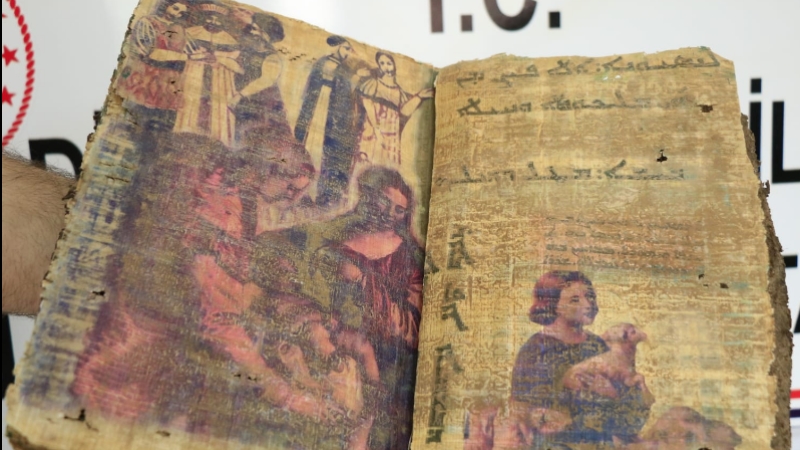 1400 yıllık olduğu tahmin edilen kitap ele geçirildi