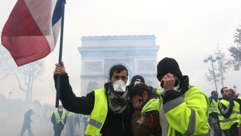 Fransa'da akaryakıt zamları 2019 yılı için iptal edildi