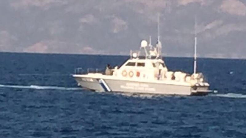 Yunan Sahil Güvenlik teknesi düzensiz göçmen taşıyan bota çarptı