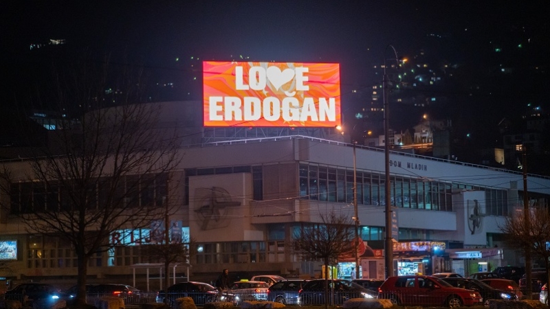 Saraybosna'da reklam panolarına 'Love Erdoğan' ilanı yansıtıldı