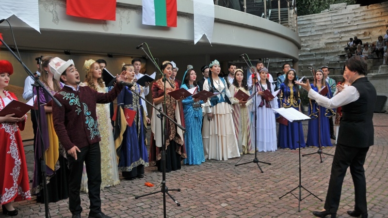 Farklı ülkelerden Türk sanatçılardan Bulgaristan'da konser