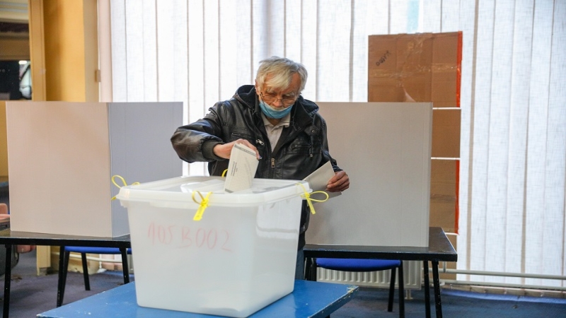 Srebrenitsa'da tekrarlanan yerel seçimde halk sandık başında