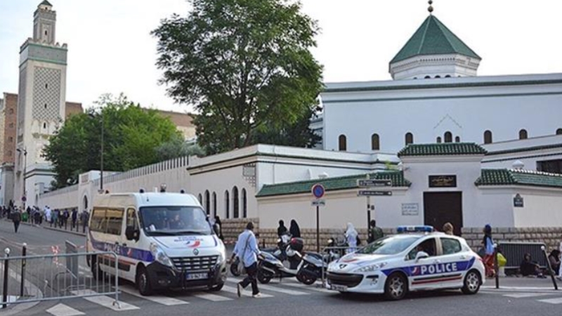 Fransa'da camilere ve Müslümanlara yönelik saldırılar arttı