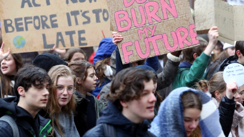 Brüksel'de öğrencilerden iklim protestosu