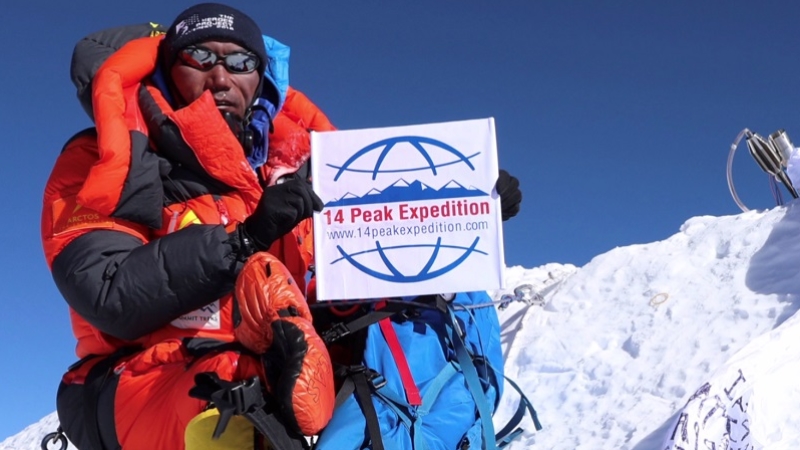 Bir hafta içinde 2 kez Everest'e tırmandı