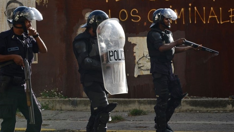 Venezuela'da mahkumlar ve polis çatıştı: 29 ölü