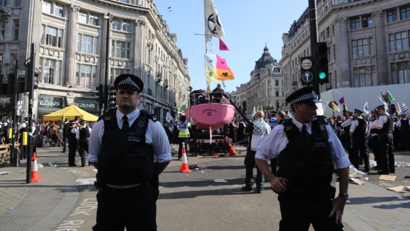 Londra'daki çevreci işgal eyleminde gözaltı sayısı 682 oldu