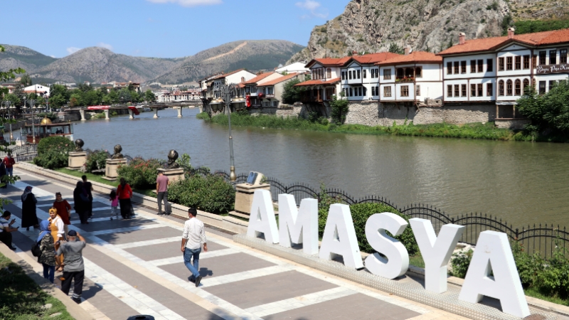 Tarih kokan otantik sokaklarıyla 'şehzadeler şehri' Amasya ziyaretçilerini bekliyor