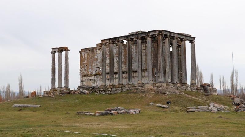Troya ve Aizanoi'deki kazılar 5 bin yıllık geçmişe ışık tutuyor