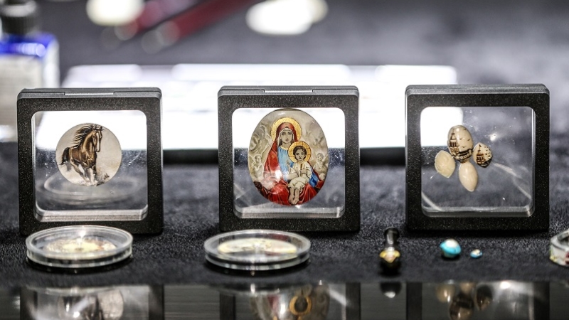 Sanatçı Murat Uçar, mikro art ile zamanı sanat eserine çeviriyor